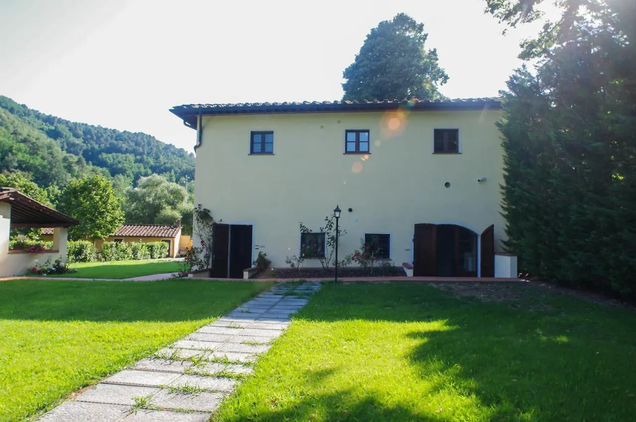 CASALE LA FATA -tipico toscano immerso nelle colline tra Lucca e Versilia, 6 appartamenti indipendenti Camaiore 0*,