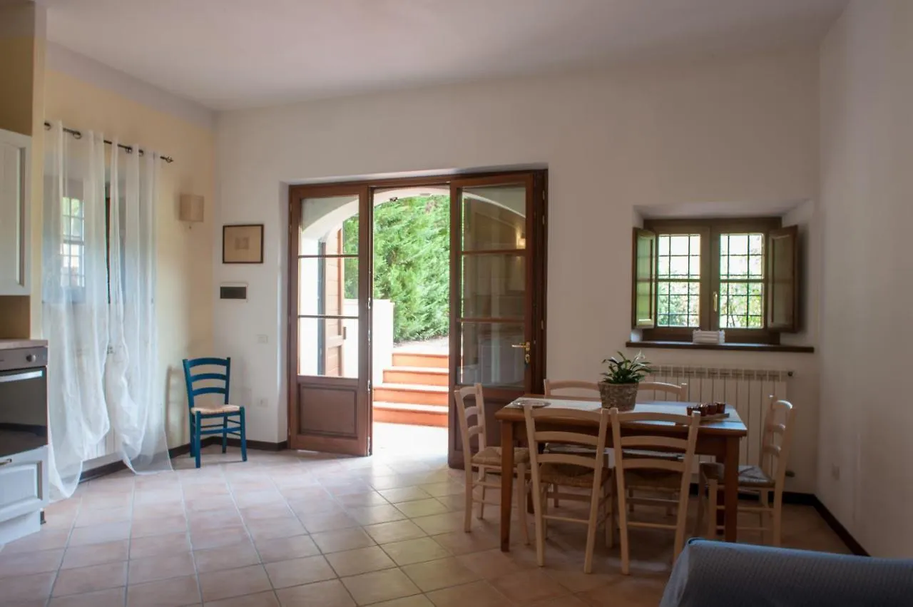 CASALE LA FATA -tipico toscano immerso nelle colline tra Lucca e Versilia, 6 appartamenti indipendenti Camaiore Italia