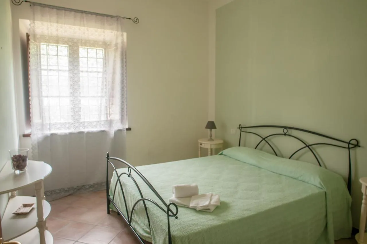 CASALE LA FATA -tipico toscano immerso nelle colline tra Lucca e Versilia, 6 appartamenti indipendenti Camaiore Aparthotel
