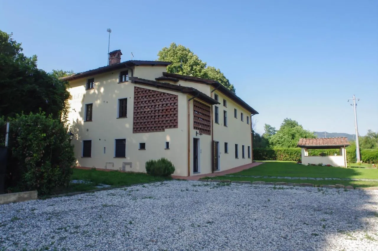 Aparthotel CASALE LA FATA -tipico toscano immerso nelle colline tra Lucca e Versilia, 6 appartamenti indipendenti Camaiore Italia