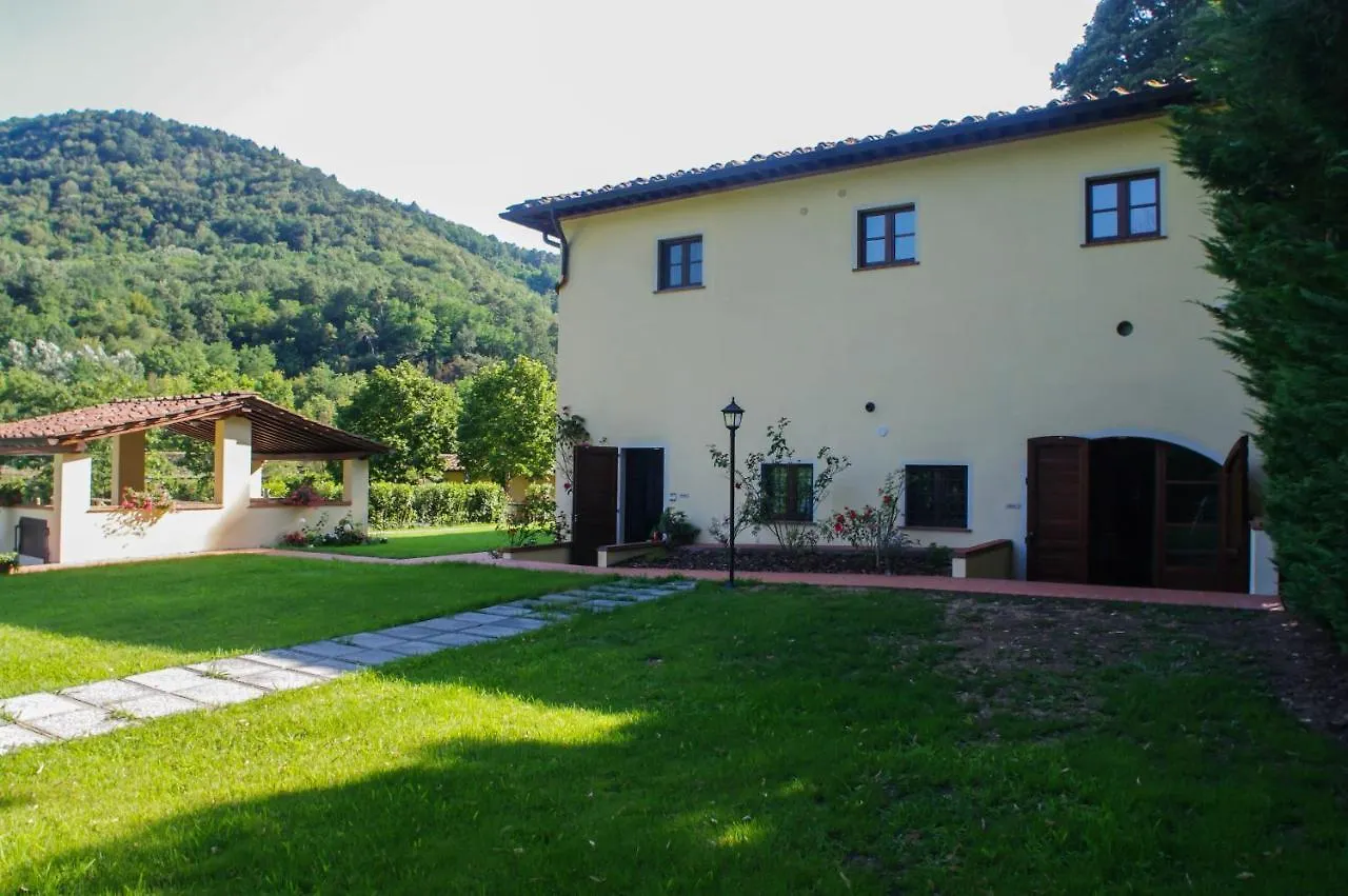CASALE LA FATA -tipico toscano immerso nelle colline tra Lucca e Versilia, 6 appartamenti indipendenti Camaiore 0*,