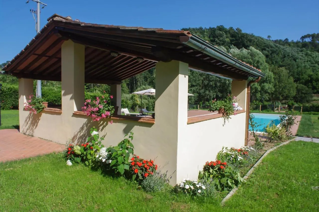 CASALE LA FATA -tipico toscano immerso nelle colline tra Lucca e Versilia, 6 appartamenti indipendenti Camaiore Italia