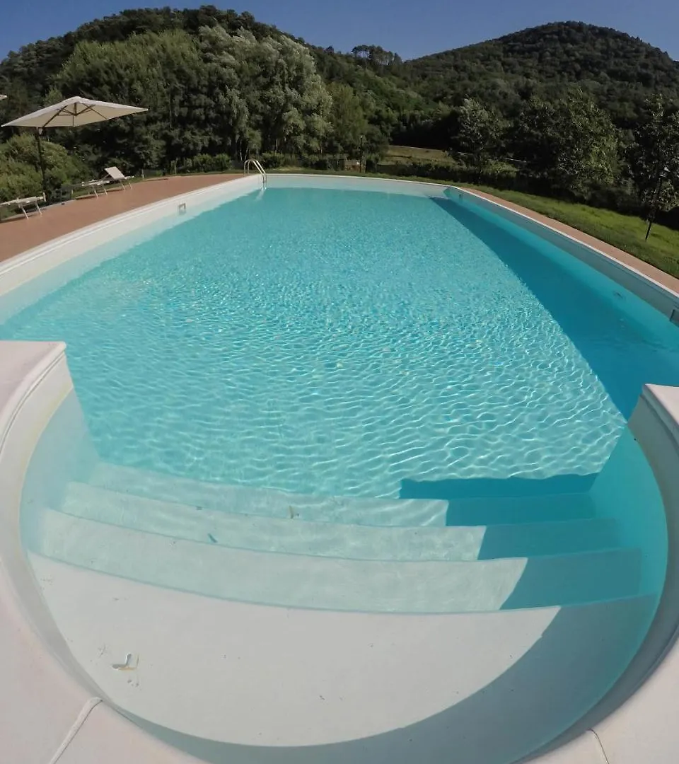 CASALE LA FATA -tipico toscano immerso nelle colline tra Lucca e Versilia, 6 appartamenti indipendenti Camaiore Aparthotel