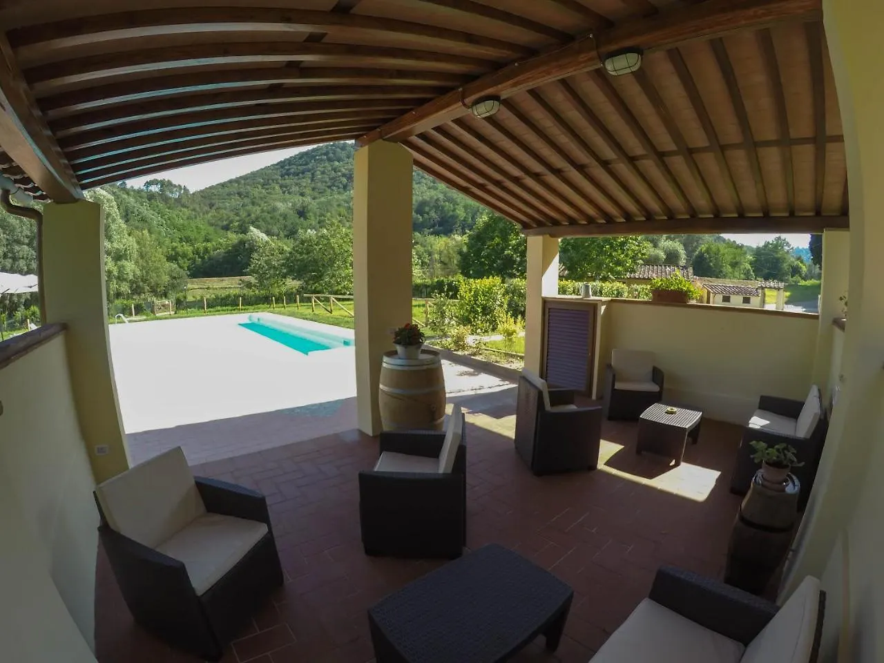 CASALE LA FATA -tipico toscano immerso nelle colline tra Lucca e Versilia, 6 appartamenti indipendenti Camaiore Aparthotel