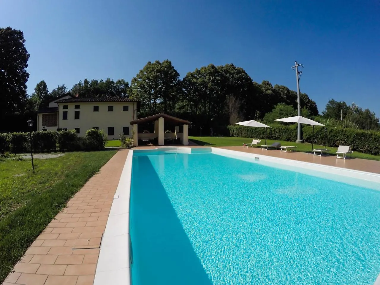CASALE LA FATA -tipico toscano immerso nelle colline tra Lucca e Versilia, 6 appartamenti indipendenti Camaiore Aparthotel