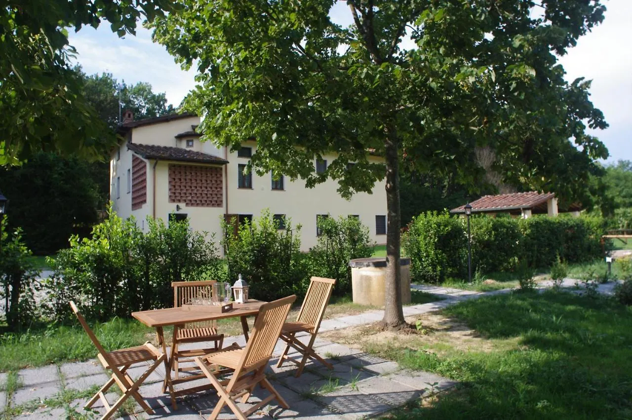 CASALE LA FATA -tipico toscano immerso nelle colline tra Lucca e Versilia, 6 appartamenti indipendenti Camaiore Aparthotel
