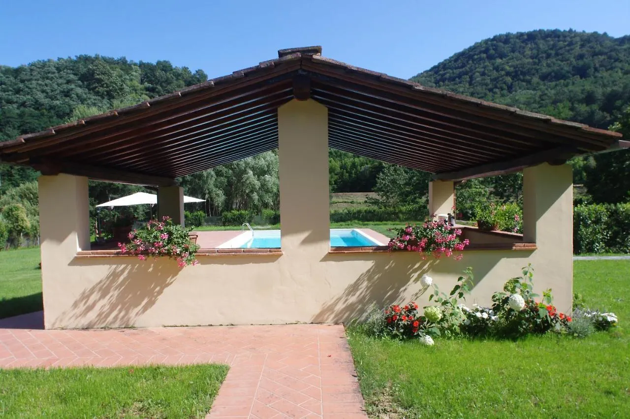 Aparthotel CASALE LA FATA -tipico toscano immerso nelle colline tra Lucca e Versilia, 6 appartamenti indipendenti Camaiore Italia